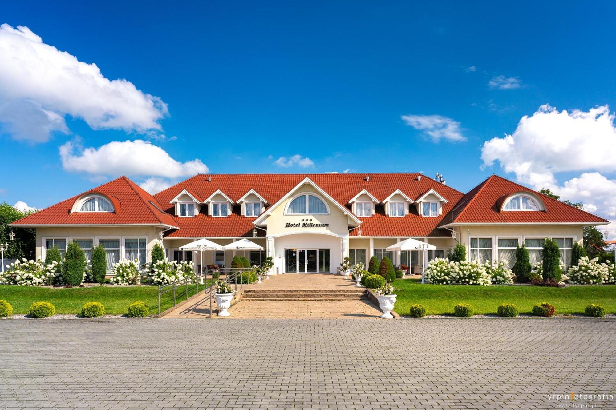 Hotel Millenium Góra Motyczna Dış mekan fotoğraf