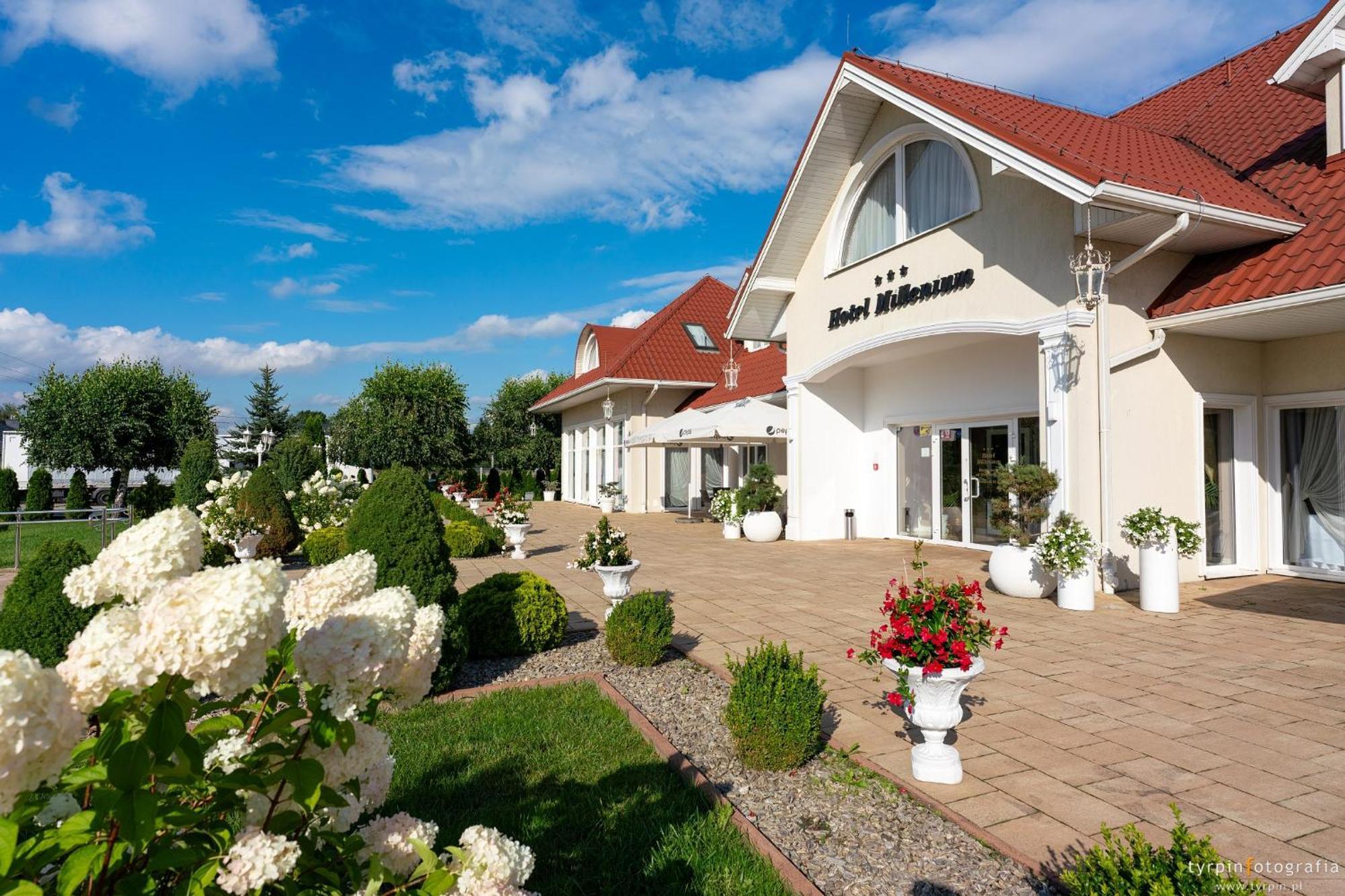 Hotel Millenium Góra Motyczna Dış mekan fotoğraf